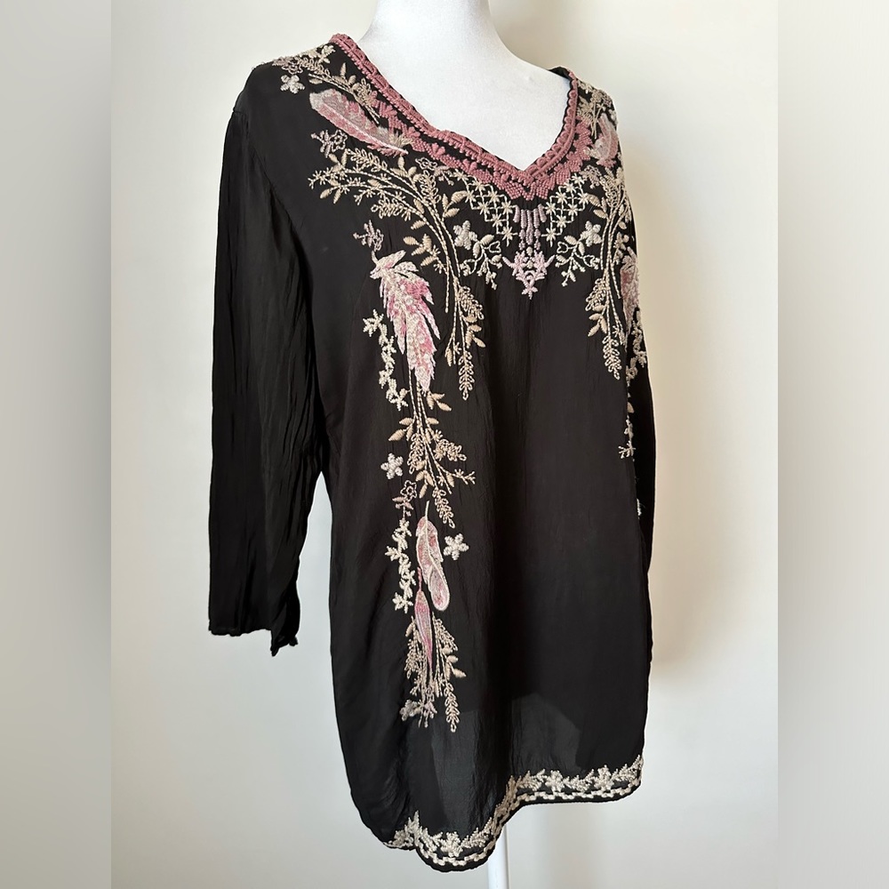 JOHNNY WAS Embroidered V-Neck Tunic Top Women’s Size Medium - Picture 2 of 8